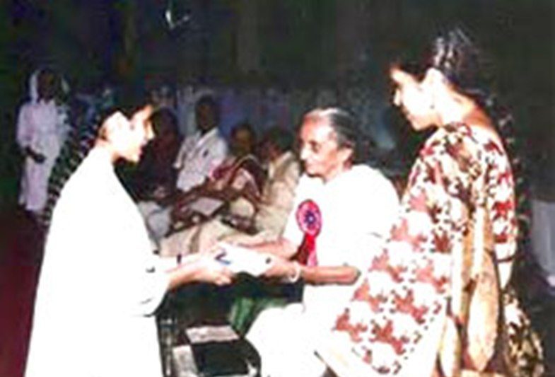 Usha Mehta como invitado principal en un evento