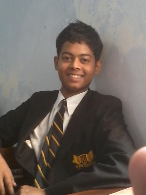 Joven Amitav en la escuela