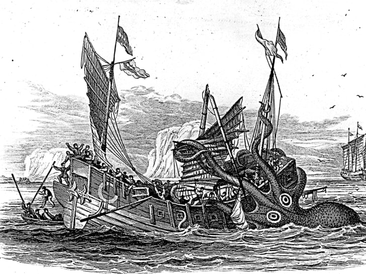 Un kraken de muchos brazos ataca un barco m&aacute;s antiguo.