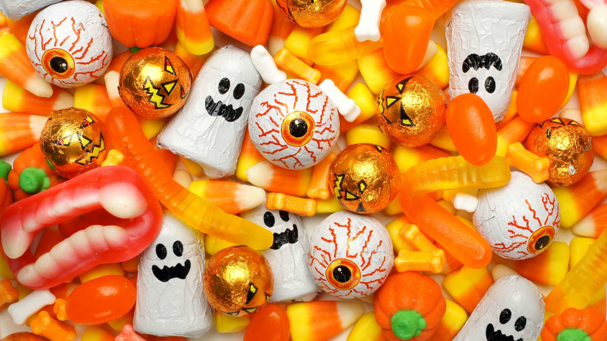 50 datos interesantes sobre tus dulces favoritos de Halloween