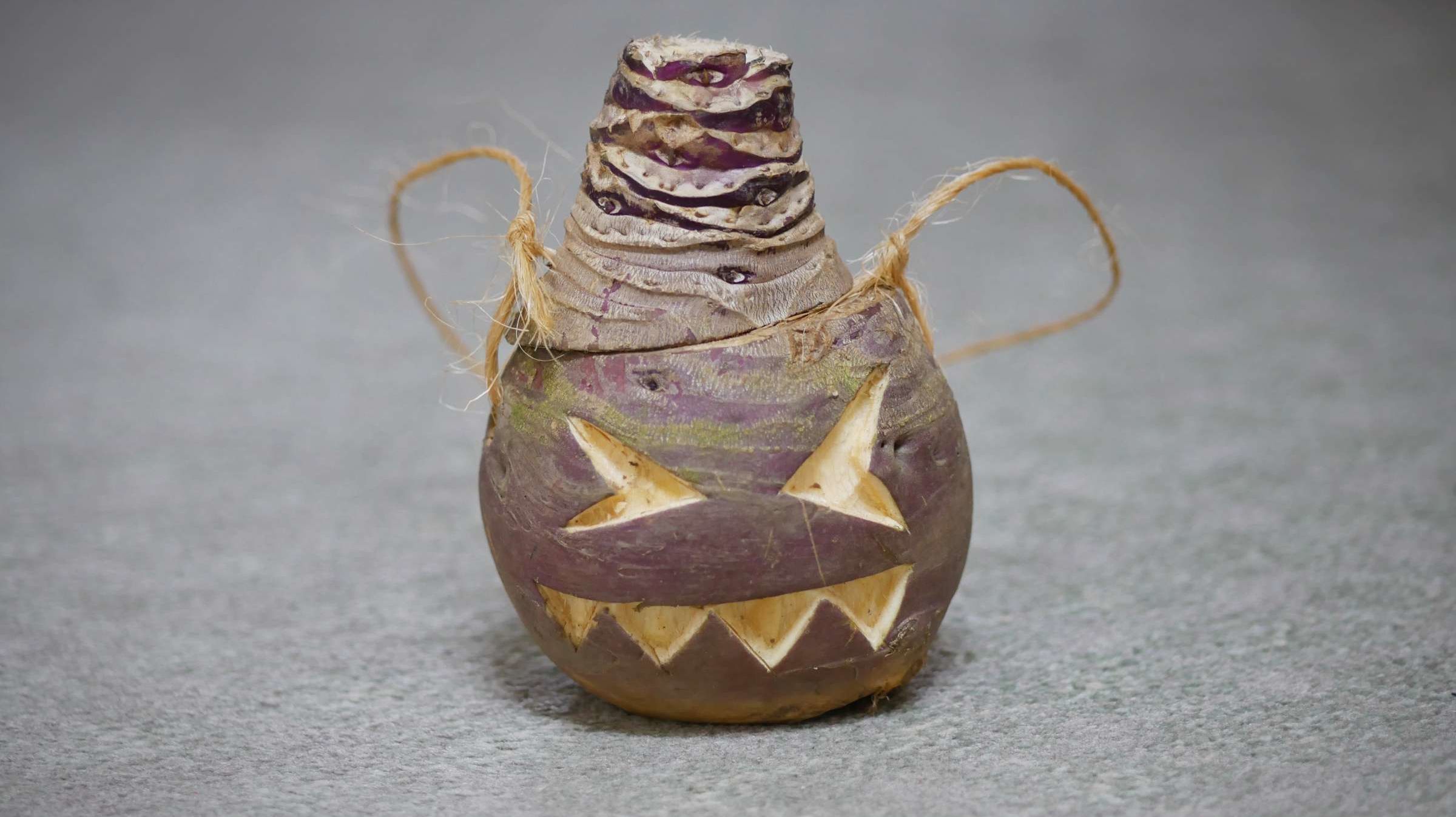 Antes de que talláramos calabazas para Halloween, la gente tallaba nabos