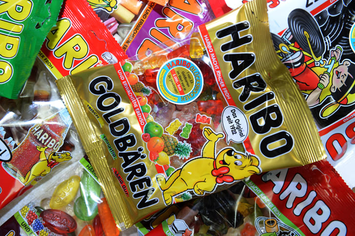 Una bolsa de ositos de goma Haribo.