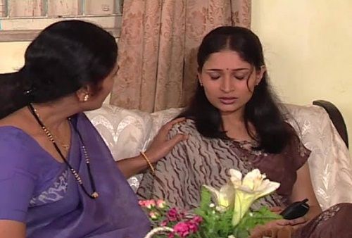 Fotograma de 'Adhuri Ek Kahani' (2004)