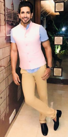 Vishal Kotian (Bigg Boss 15) Wiki, Altura, Años, Novia, Familia, Biografía y más Actor Vishal Kotian