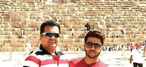 Arbaaz Merchant con su padre