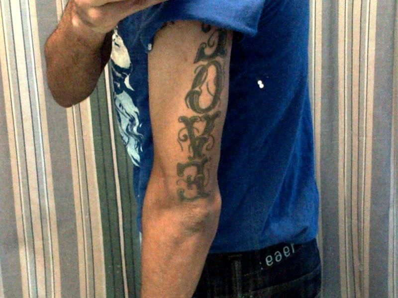 Humilde el tatuaje del poeta 'Love'