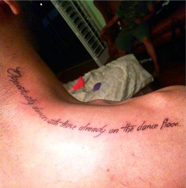 Humilde el primer tatuaje del poeta