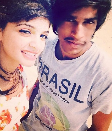 Ishwari Deshpande y su hermano