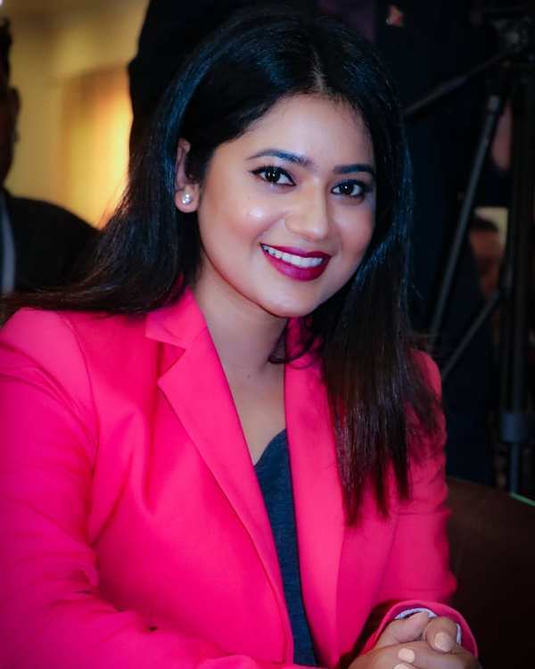 Keki Adhikari Wiki, Altura, Años, Novio, Esposo, Familia, Biografía y más
