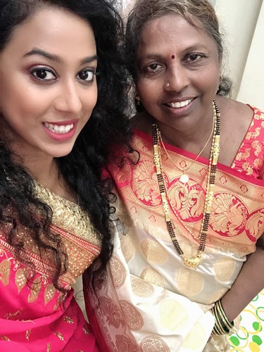 Meenal Shah con su madre, Rama Shah