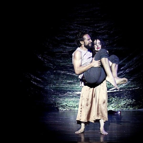 Mehar Bano actuando en una obra de teatro