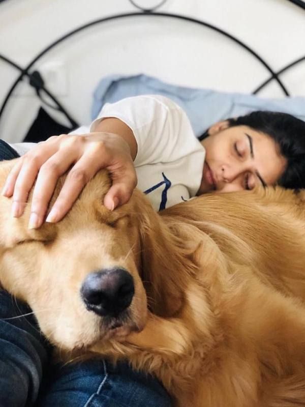 Mira Jagganath con su perro