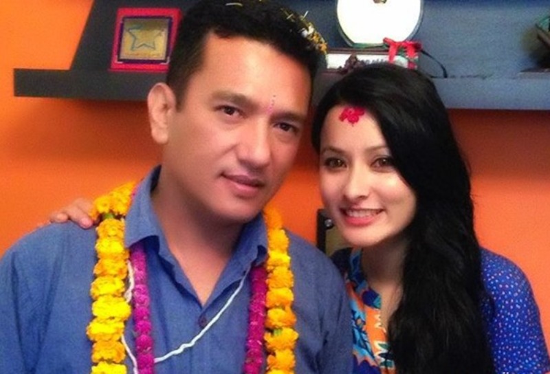 Namrata Shrestha con su hermano