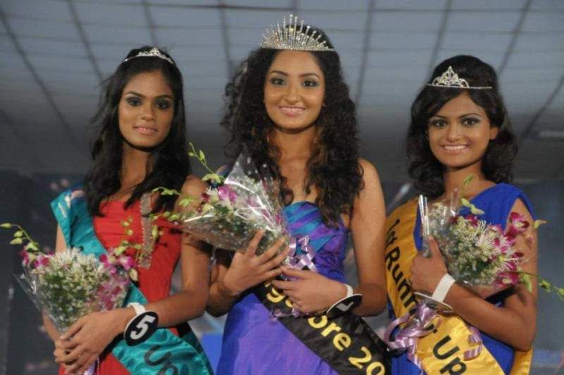 Noyonita Lodh como segunda finalista en MAX Miss Bangalore 2011