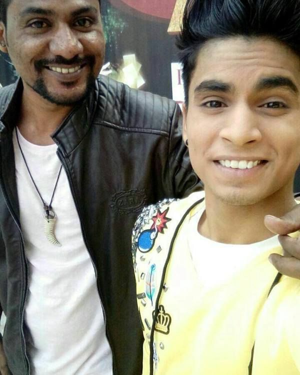 Piyush Gurbhele con su entrenador de baile Amol Gotekar