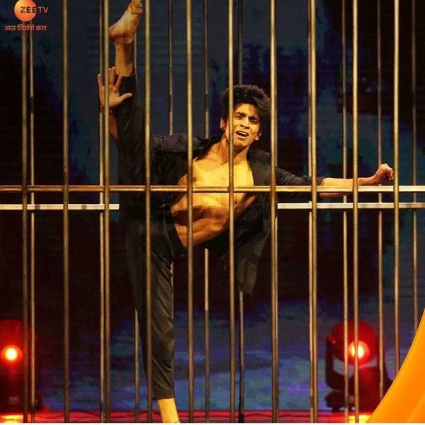 Imagen de Piyush Gurbhele de una actuaci&oacute;n de baile en su reality show de baile debut 'Dance India Dance Season 6'