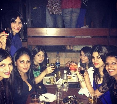   Pooja Dadlani en una fiesta