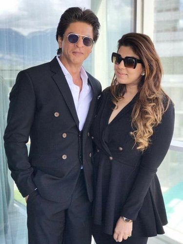 Pooja Dadlani con Shah Rukh Khan