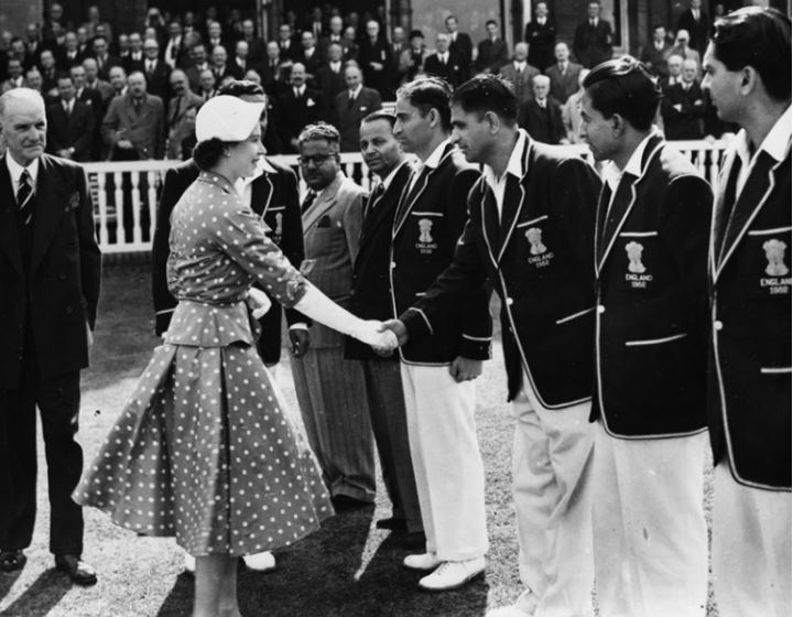 La reina Isabel II se reuni&oacute; con Vinoo Mankad durante la gira por Inglaterra 1952