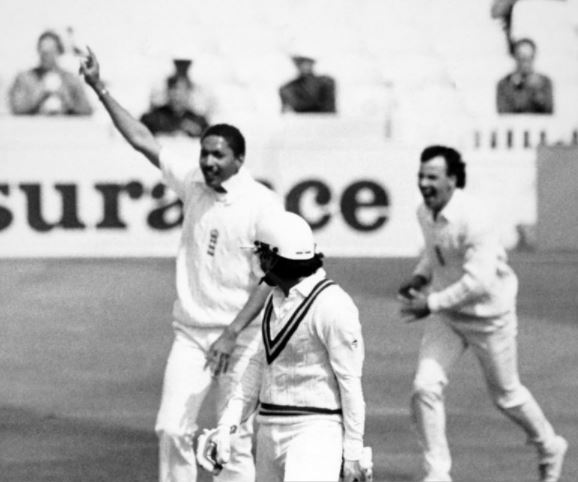 Ramiz Raja tras ser destituido ante Inglaterra en 1987