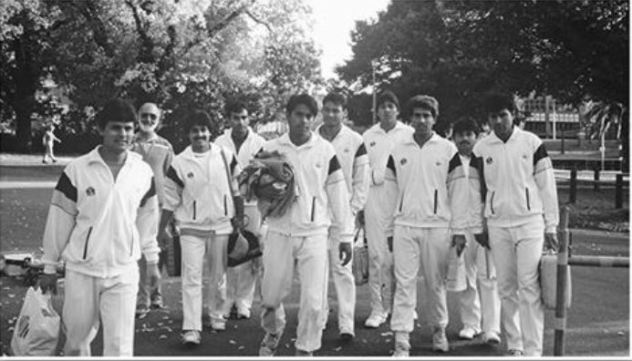 Ramiz Raja caminando hacia el estadio MCG para jugar las Finales de la Copa del Mundo ICC 1992 contra Inglaterra