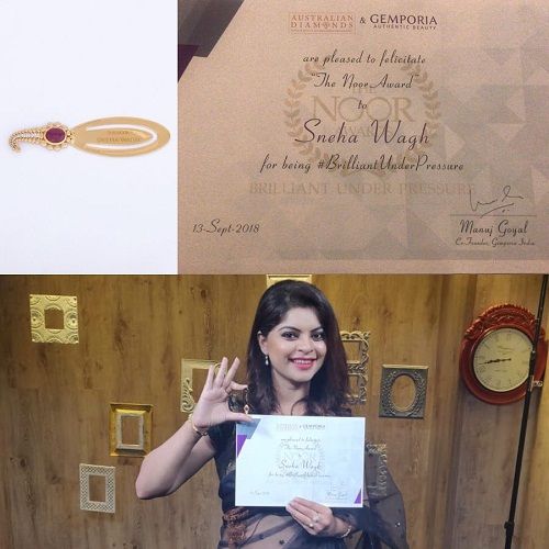 Sneha Wagh con su 'Premio Noor'