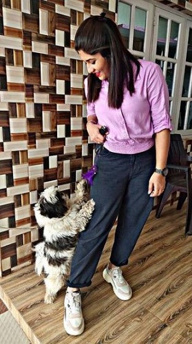 Soujanya y su perro Ladoo