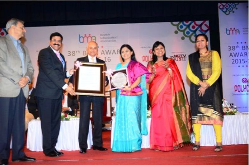 Usha Sangwan recibe el premio BMA Management Woman Achiever of the Year Award