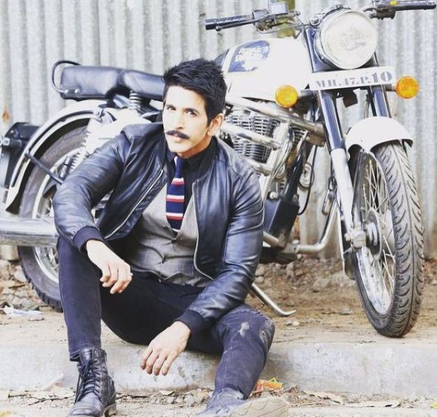 Bala de Royal Enfield de Vishal