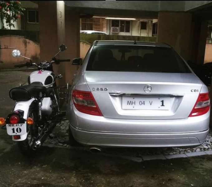 Bicicleta y coche de Vishal