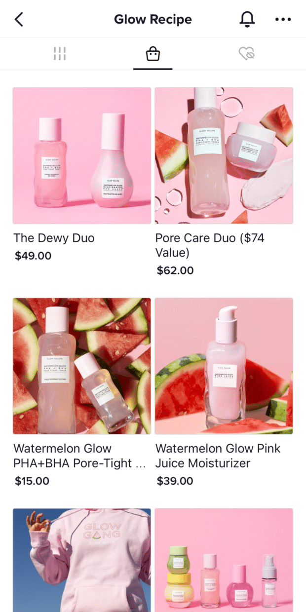 Todo lo que necesita saber sobre las compras en TikTok Dentro de la pestaña de compras de TikTok en el perfil de la marca de cuidado de la piel Glow Recipe