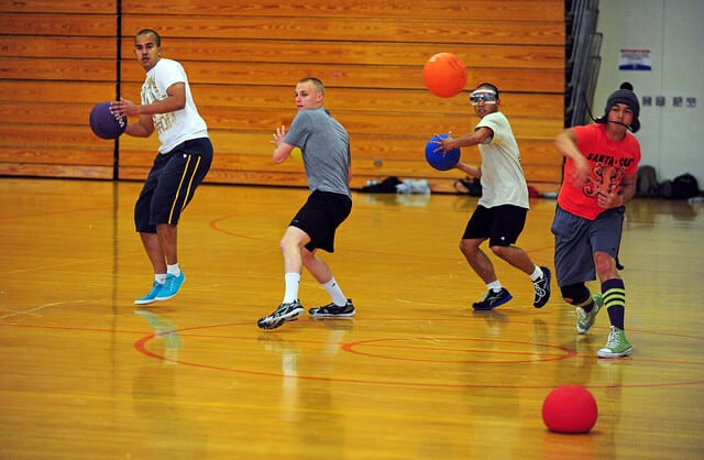 Más de 500 nombres de equipos de Dodgeball (con significados) Nombres geniales de equipos de Dodgeball