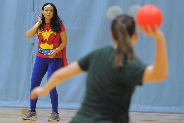 Más de 500 nombres de equipos de Dodgeball (con significados) Nombres de equipos de Girl Dodge