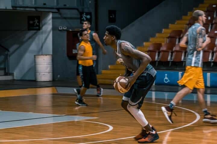 Más de 700 nombres de equipos de baloncesto que no apestan Nombres inteligentes de equipos de baloncesto