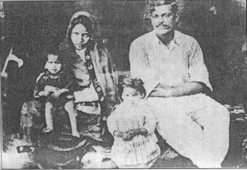 Chandra Shekhar Azad con su familia