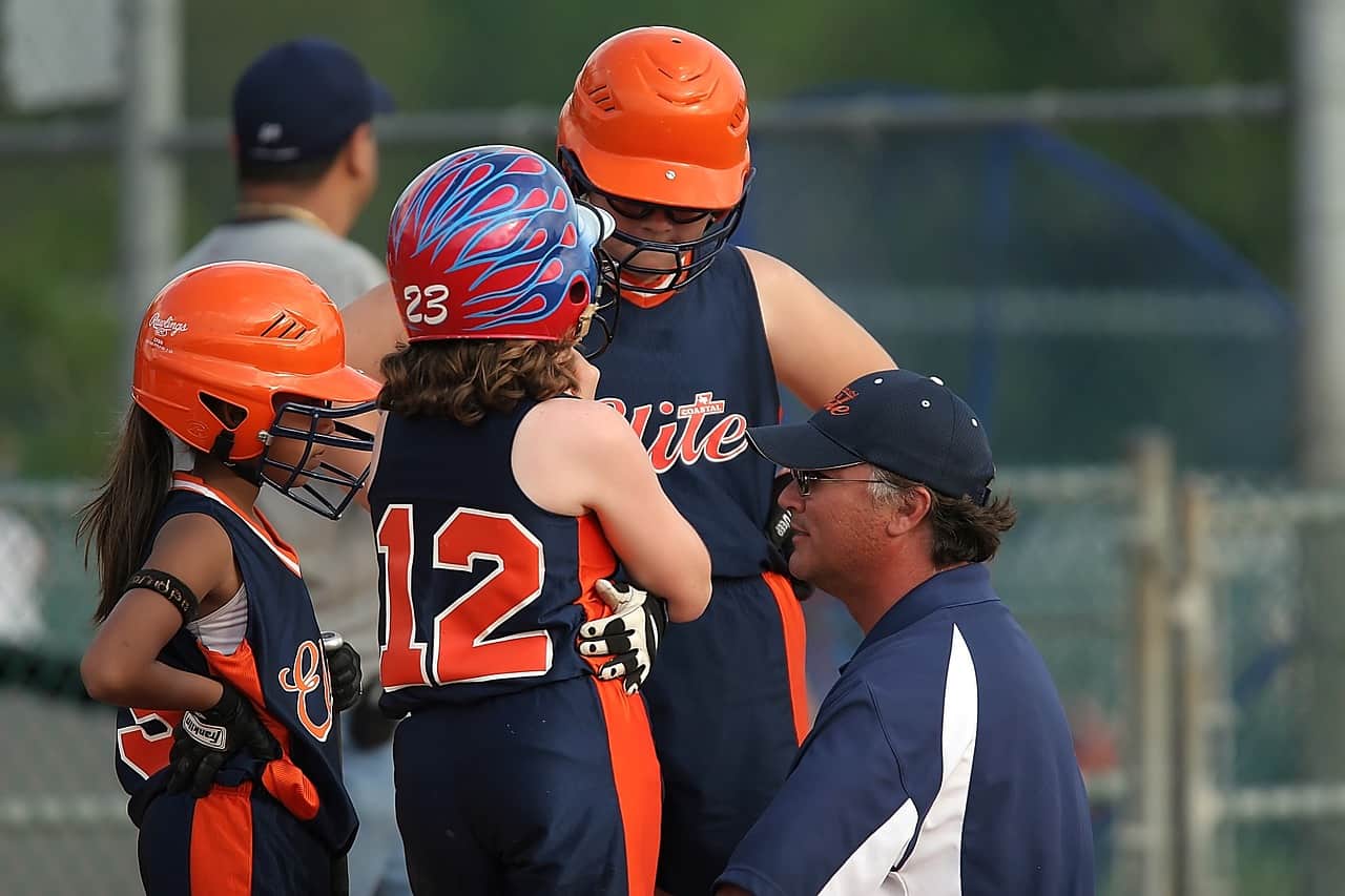 Más de 400 fantásticos nombres de equipos de softbol (con significados) Nombres geniales de equipos de softbol