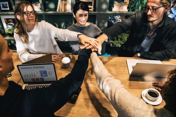 Más de 500 nombres de equipos divertidos (con significados) Nombres de equipos divertidos para el trabajo