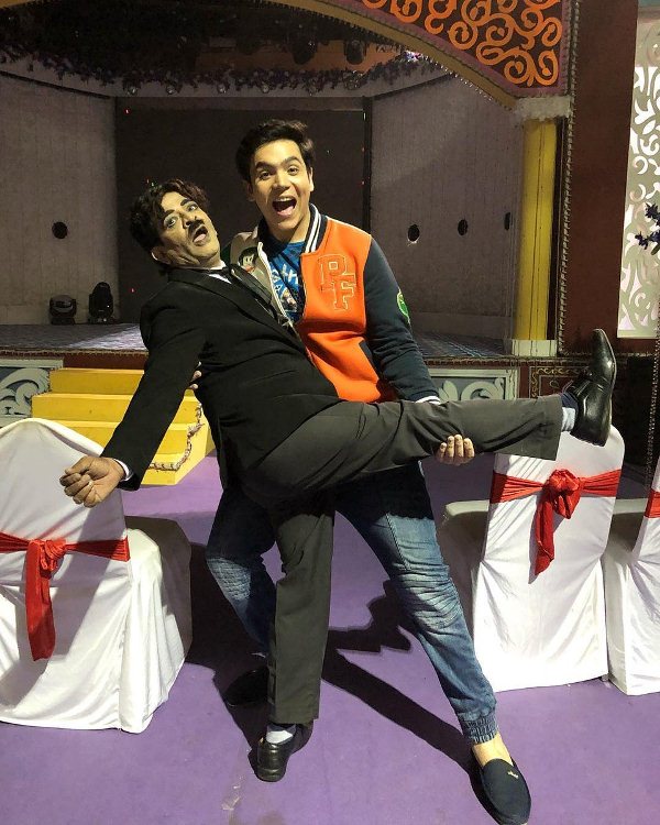Sharad como Charlie Chaplin