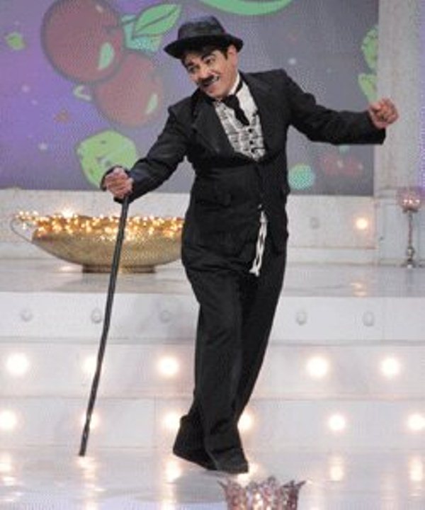 Sharad como Charlie Chaplin