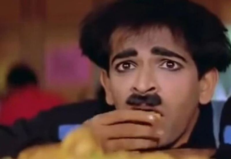 Sharad como Charlie en la pel&iacute;cula 'Khiladi'