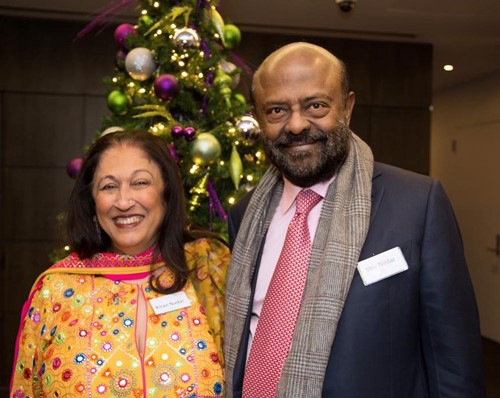 Shiv Nadar con su esposa Kiran Nadar
