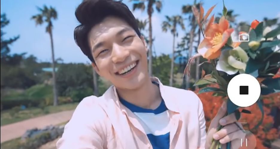 Wi Ha-joon en el anuncio del Galaxy S8 X KT