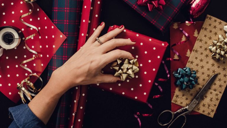 13 consejos para envolver el regalo perfecto de un experto
