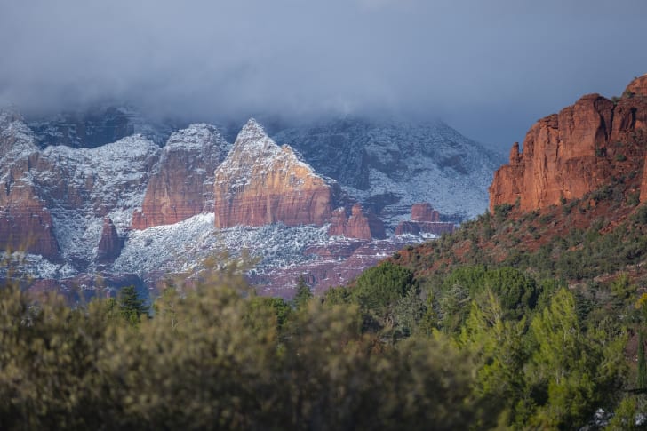 Nieve de invierno en las monta&ntilde;as de Arizona