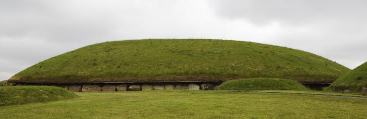 Mont&iacute;culo de Newgrange en Irlanda