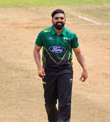 Ajaz Patel en el campo