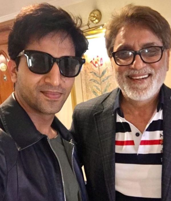 Arslan Goni con su padre