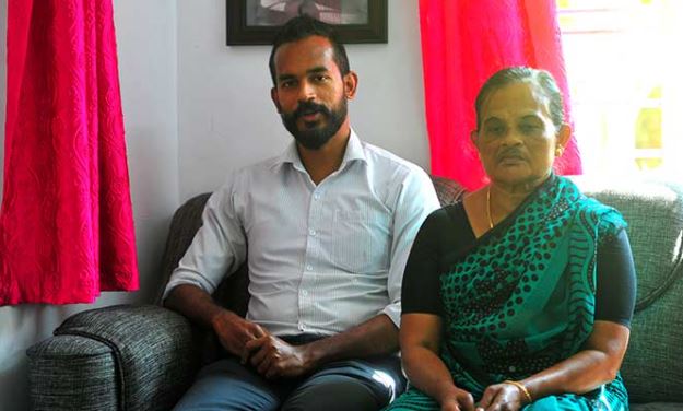 Esposa e hijo de Chacko