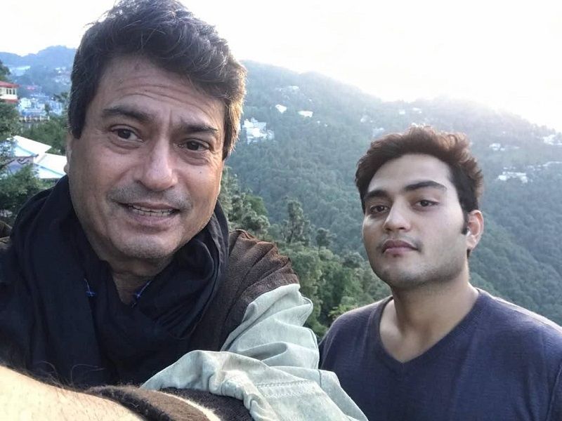 Kanwaljit Singh Wiki, Altura, Edad, Esposa, Niños, Familia, Biografía y más Kanwaljit con su hijo Sidharth