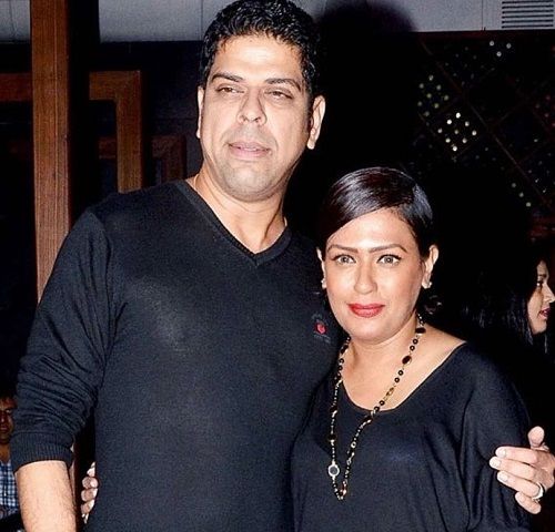 Murali Sharma con su esposa Ashwini Kalsekar